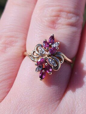 10K Yellow Gold Ruby Diamond Flower Floral Cocktail Cluster Ring Size 6.25